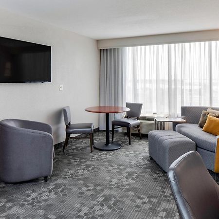 Courtyard By Marriott Boston Logan Airport Hotel Exterior foto