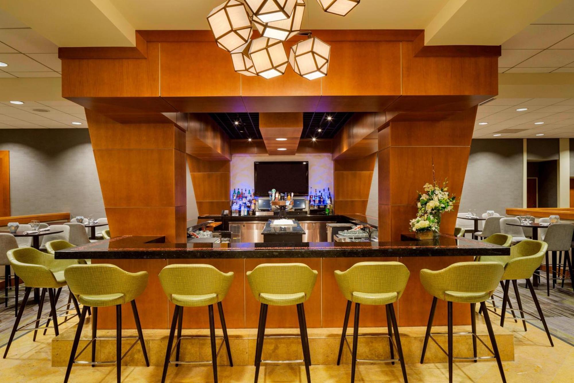 Courtyard By Marriott Boston Logan Airport Hotel Exterior foto