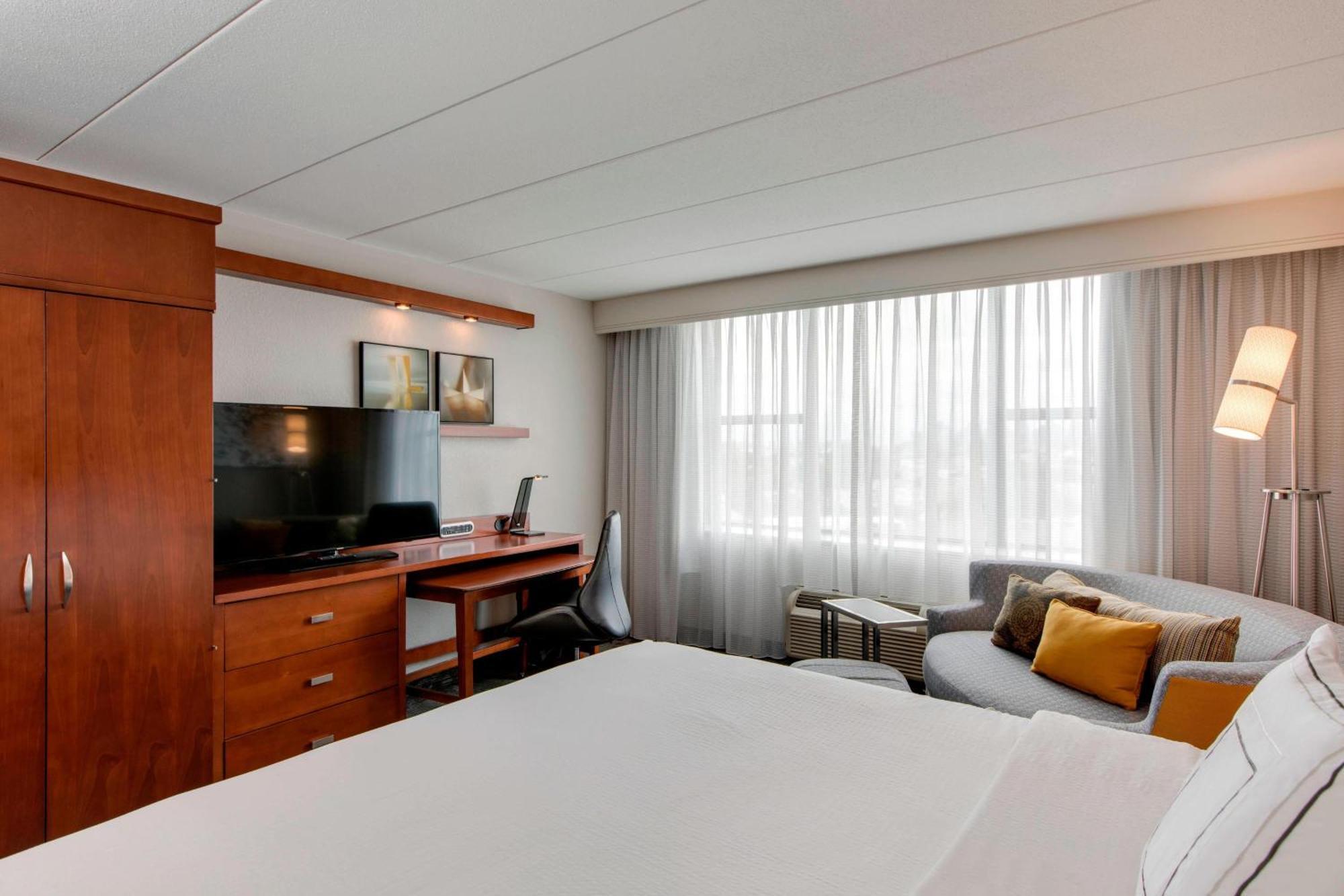 Courtyard By Marriott Boston Logan Airport Hotel Exterior foto
