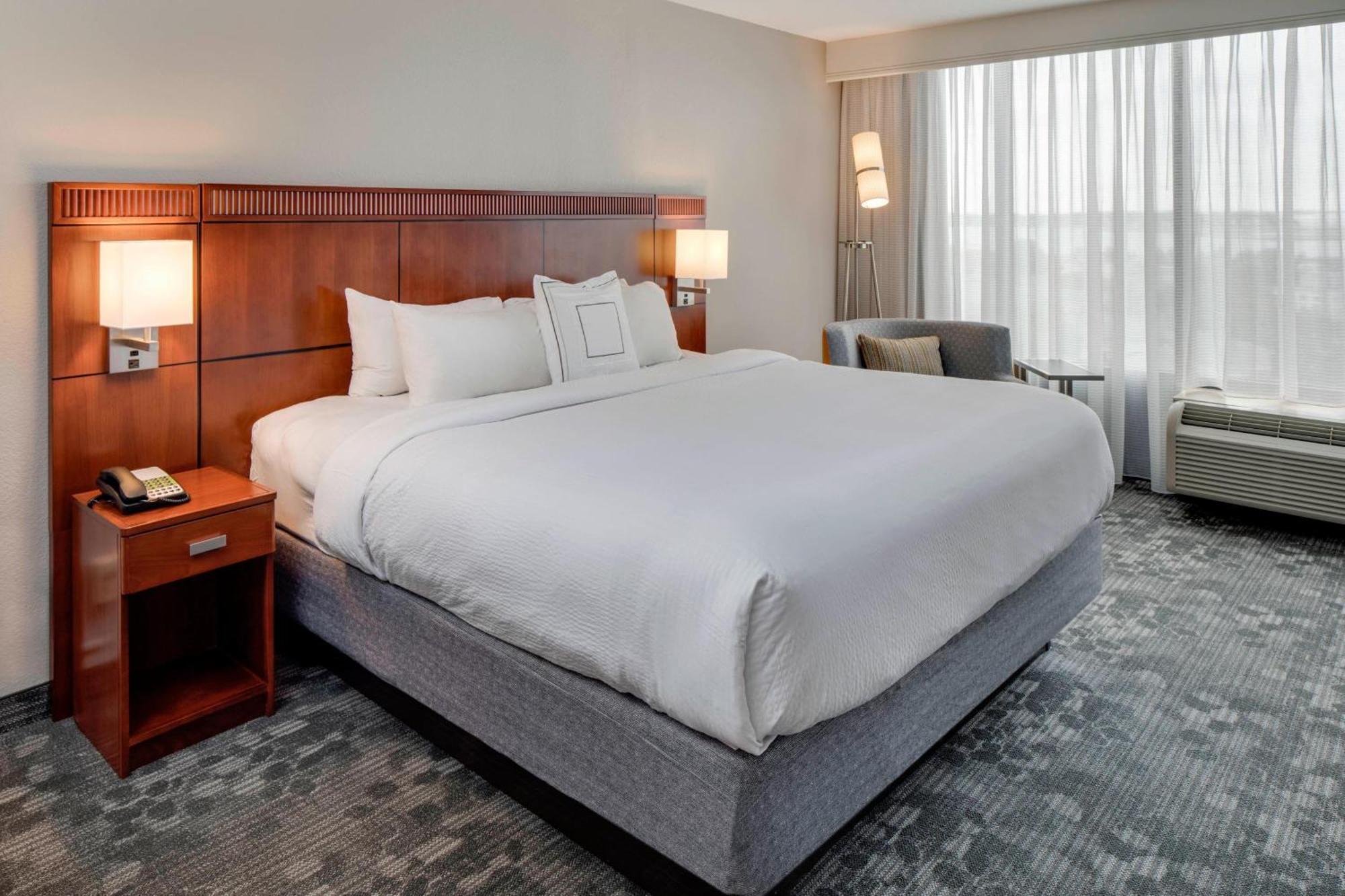 Courtyard By Marriott Boston Logan Airport Hotel Exterior foto