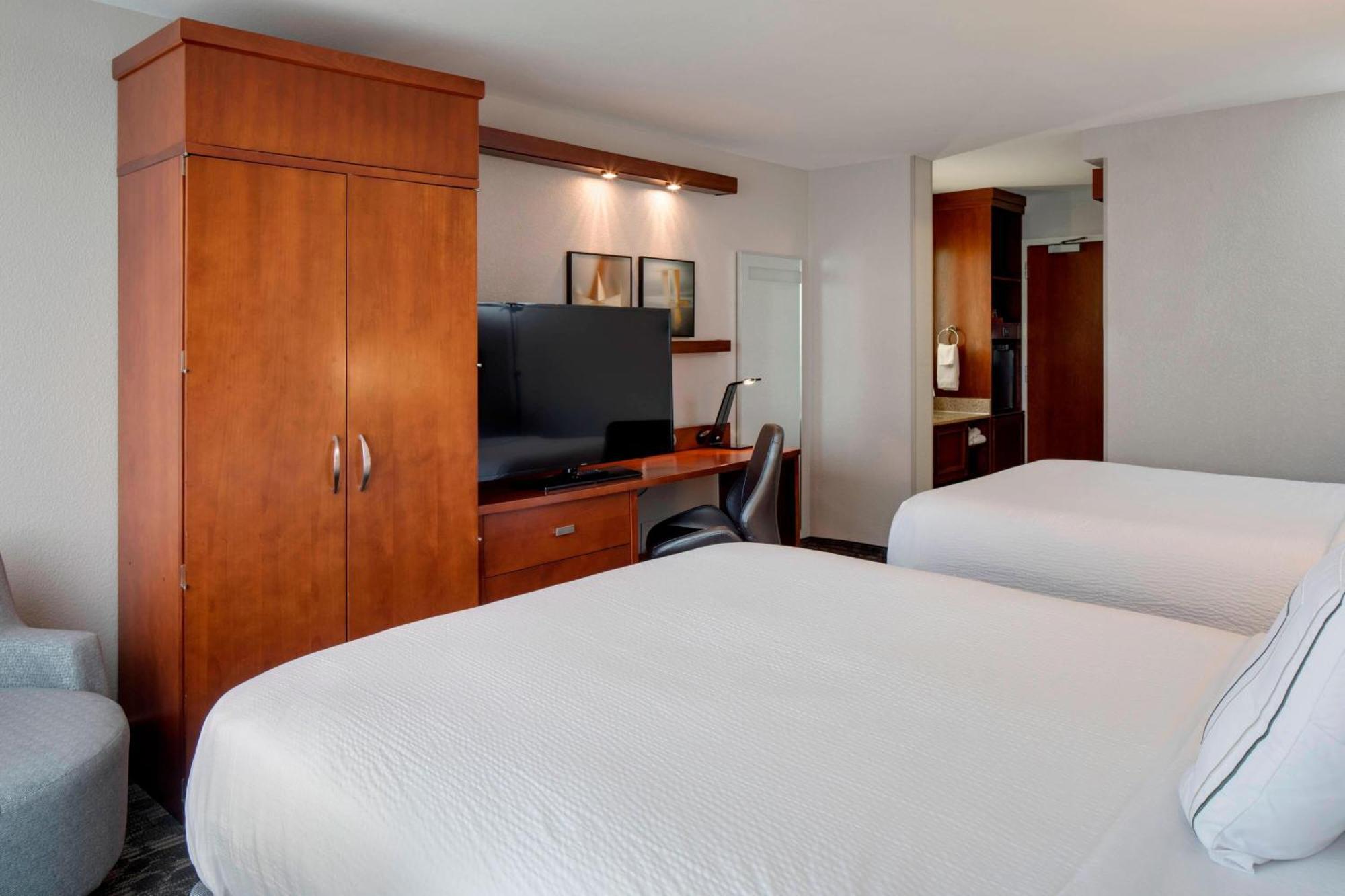 Courtyard By Marriott Boston Logan Airport Hotel Exterior foto