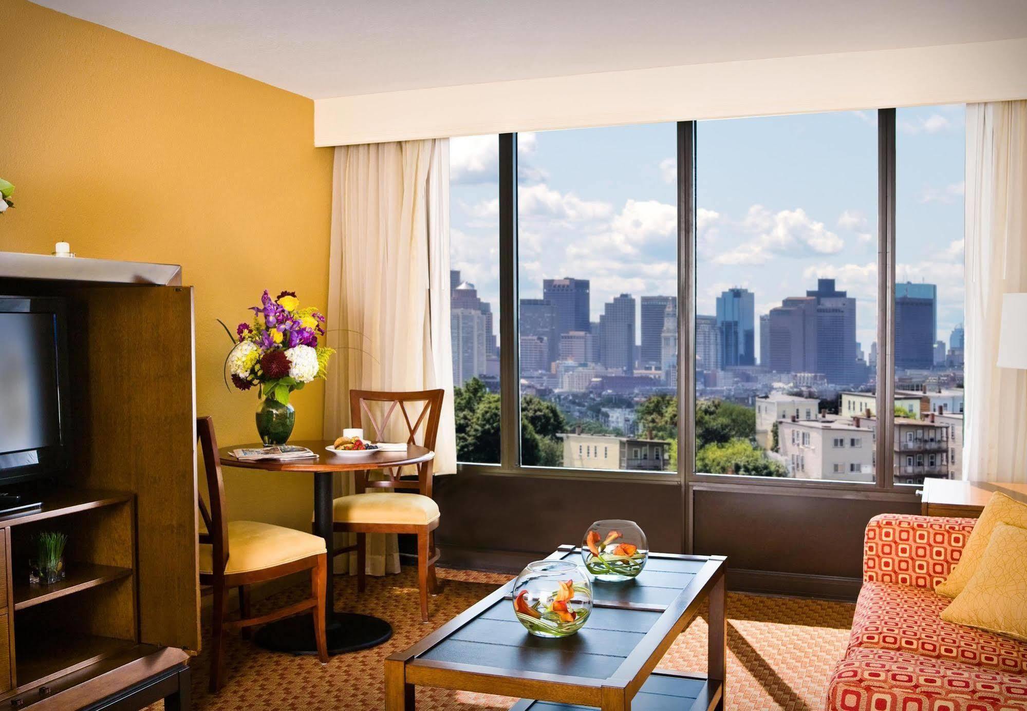 Courtyard By Marriott Boston Logan Airport Hotel Exterior foto